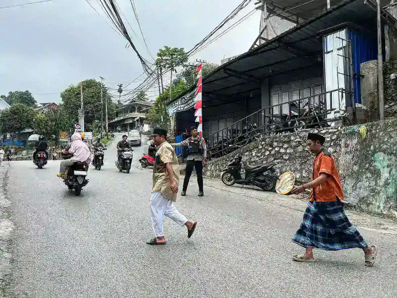 Kapolres Fakfak: Polisi Hadir Bukan Sekadar Menjaga, tapi Memastikan Warga Beribadah dengan Tenang